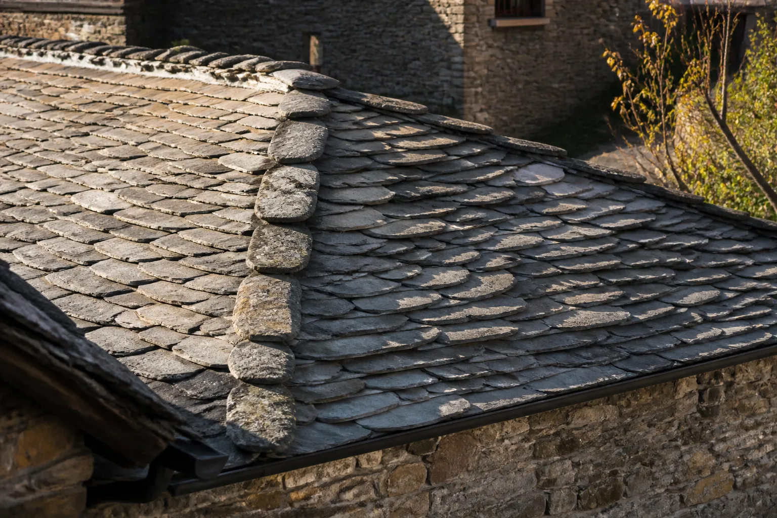 Toiture en lauzes de schiste
