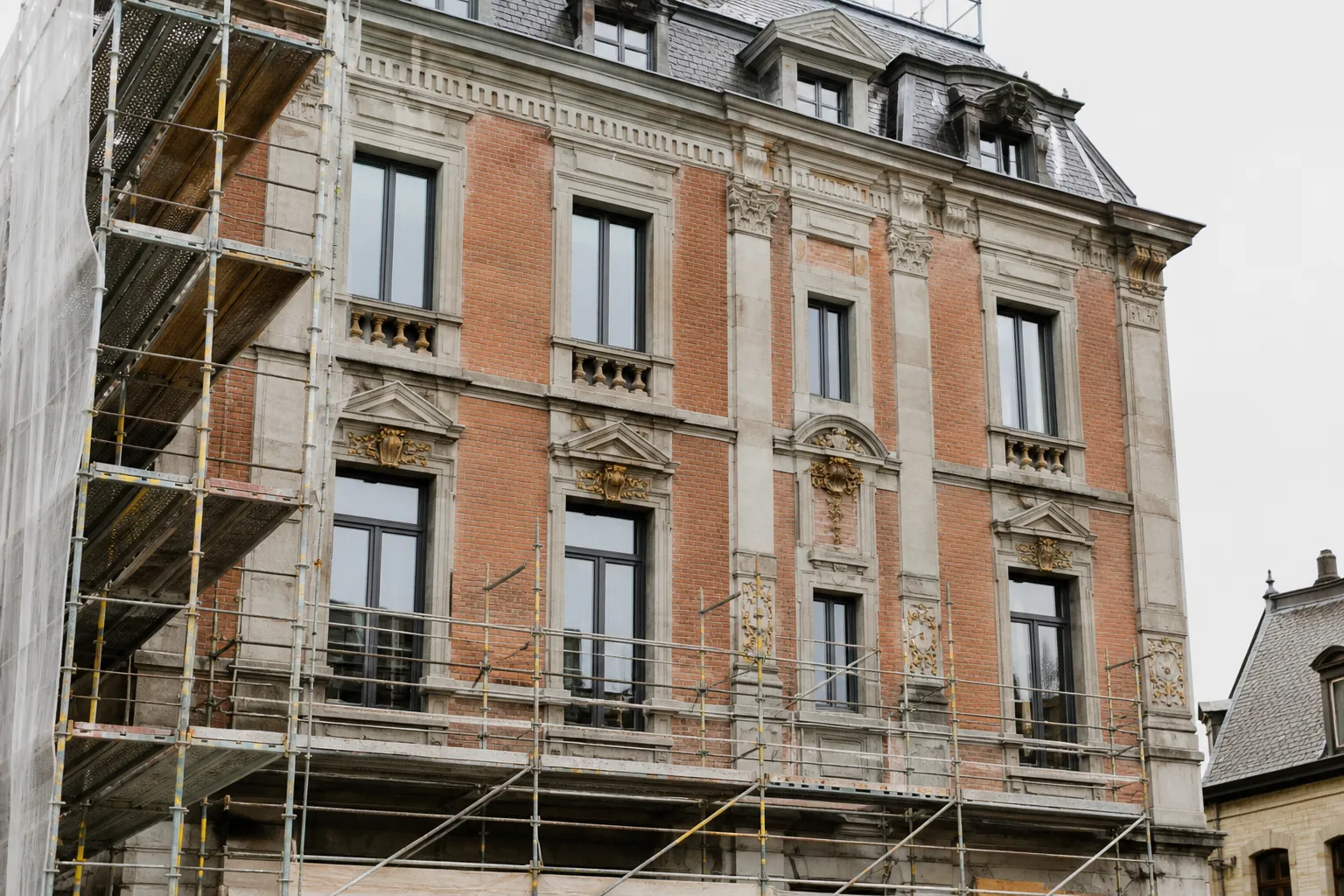 Facade ancienne en cours de rehabilitation