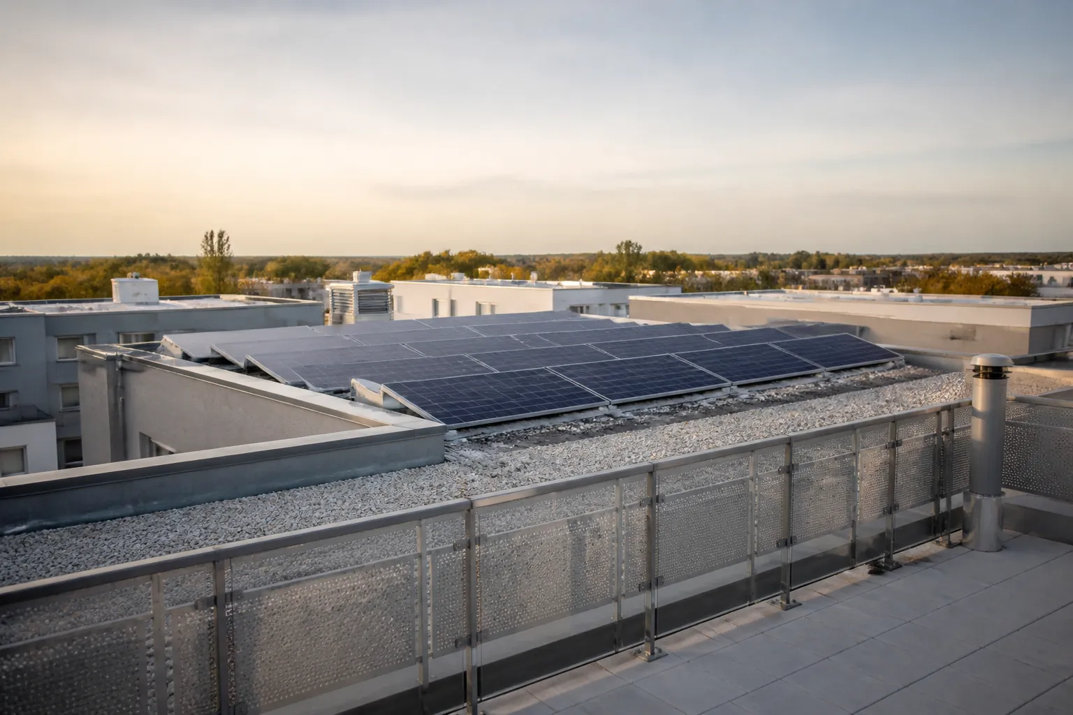 Panneaux photovoltaiques d une residence neuve controles a la livraison VEFA a Evry-Courcouronnes